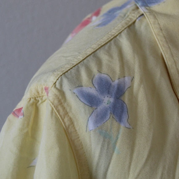 Butter Yellow Floral Short Sleeve Cropped Button Front Shirt - Picture 6 of 9